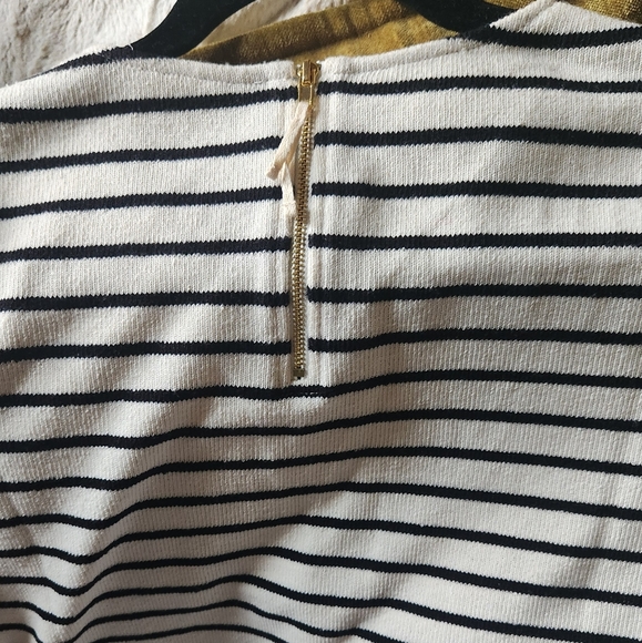 Never worn THLM sweater sz Medium - Picture 2 of 2